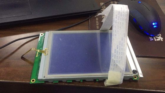 青い言葉遣いを用いる良質FSTN 320*240dotsの青い背景LCDの写実的な穂軸LCDの表示